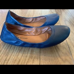 Lucky Brand Eminem Flat Sz 7.5